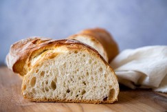 OVU GREŠKU SVI PRAVE SA SVEŽIM HLEBOM Evo da li ga treba čuvati u frižideru 