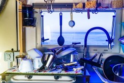 Znaci da je vreme da zamenite kuhinjsko posuđe: Kada tiganj i šerpa postaju opasni