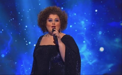 ŠOK NA PZE! Naša pevačica smršala 70 kg, a sada izgleda potpuno drugačije, vratila staru kilažu, mreže gore! (FOTO)