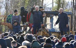 POLICIJA BLOKIRALA SVE PRILAZE BOTUNU! Građani ponovo protestuju, Podgorica udara na Zetu!