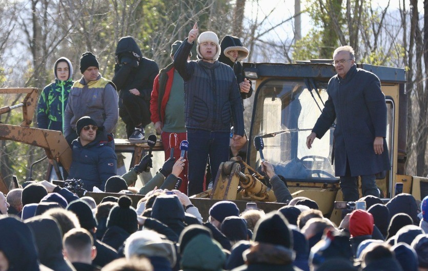 POLICIJA BLOKIRALA SVE PRILAZE BOTUNU! Građani ponovo protestuju, Podgorica udara na Zetu!