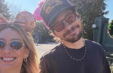 MA DA LI JE MOGUĆE? Omiljena plavuša kaže da se nikada ne svađa sa mužem, ali nije baš sve tako sjajno