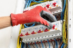 OVO NEVIDLJIVO DUGME VAM MOŽE SPASITI ŽIVOT Svi ga imamo u kući, a retki ga koriste