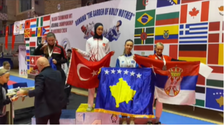 BEZ SRAMA Takmičarka lažne države Kosovo pokušala da prekrije zastavu Srbije, ovo je skandal