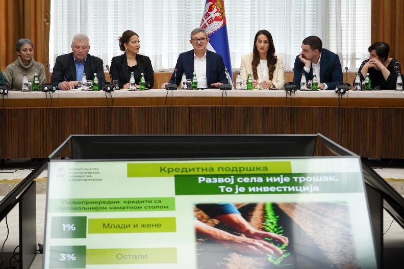 Poljoprivrednicima uručeno više od 50 rešenja za podsticaje u poljoprivredi