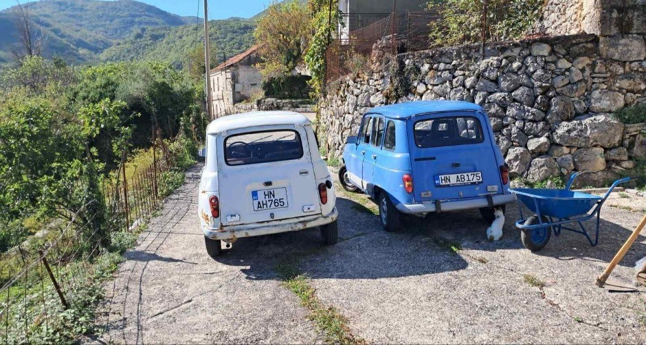 Svrčuge kod Herceg Novog imaju svoj sajt i instagram a nemaju uličnu rasvetu - meštani renoom 4 kreću do Pariza po svetlo