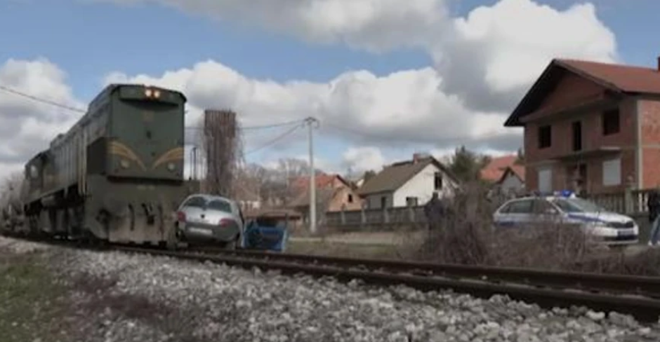 STRAVIČNA NESREĆA U POŽAREVCU Voz se zakucao u automobil - ima povređenih!