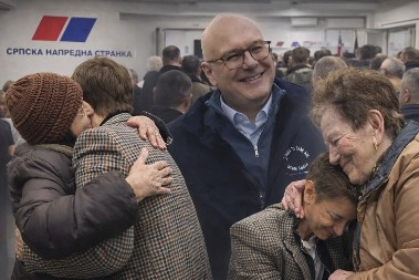 NEZAPAMĆENE GUŽVE! REDOVI SE SAMO NIŽU OD MESTA DO MESTA! Građani masovno došli da podrže SNS (FOTO) 