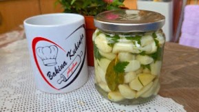 MARINIRANI BELI LUK KAO NARODNI LEK ZA ŽLEZDE I PRITISAK: Bakin recept za salatu koja čuva zdravlje