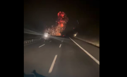 POJAVIO SE SNIMAK PADA LOVCA F16: Buknuo ogroman požar pored autoputa (VIDEO)