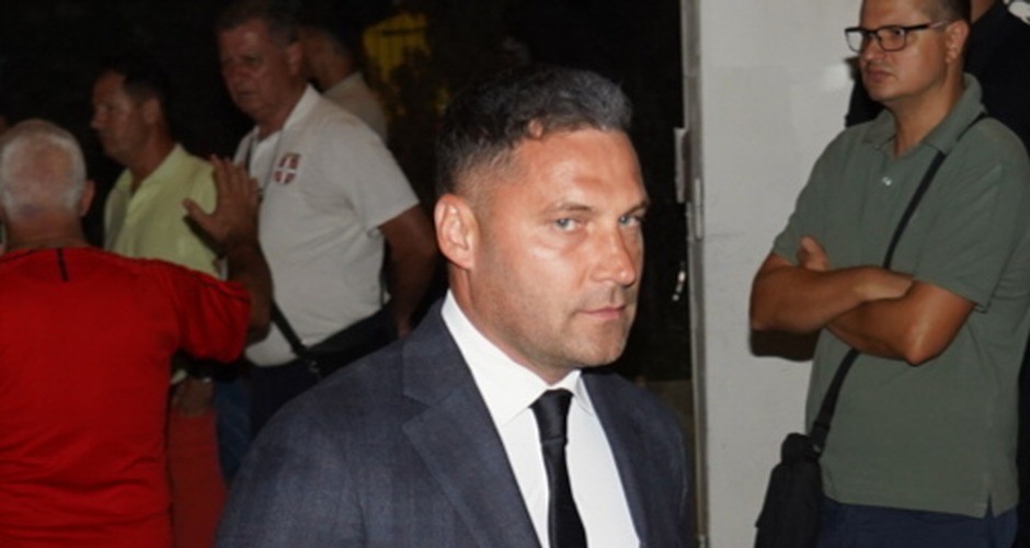 DUŠKO TOŠIĆ JE ČESTO KOD NJE Pevačica upoznala i njegove ćerke! (VIDEO)