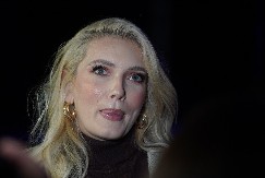 NIKOLINA SE TEK PORODILA, A ONA JOJ PORUČILA OVO! Pevačica joj se javno obratila 