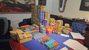 U BEOGRADSKOM HOTELU OTKRIVENO NELEGALNO PRIREĐIVANJE KAZINO IGARA NA SREĆU: Zatečeno 11 osoba, zaplenjena oprema za poker igre (FOTO)