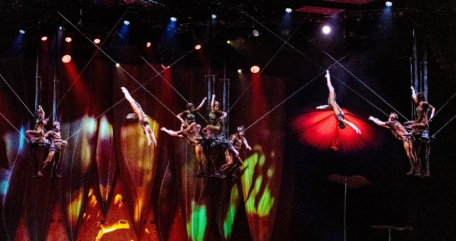 OVAJ POKLON ZA OSMI MART ĆE JE OBORITI SA NOGU! Cirque du Soleil časti dame – Spektakl kakav Beograd ne pamti uz neverovatan POPUST!