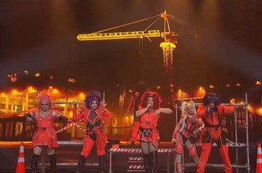 HAOS NA SCENI PZE! Članica Harem Girls se razbila, pala na kraju nastupa (FOTO)