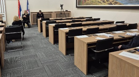 KAKO BI SE TEK BLOKADERI PONAŠALI KADA BI DOŠLI NA VLAST? Mirković: Na sednicu Skupštine grada Beograda od 46 odbornika opozicije došlo njih 5