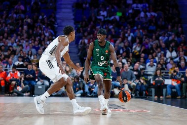 SRUŠIO CRVENO-BELE, PA DOBIO PRIZNANJE Silven Fransisko MVP 29. kola Evrolige