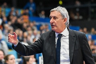 PEŠIĆ OPET NAPRAVIO ŠOU Nova urnebesna konferencija Karija (VIDEO)