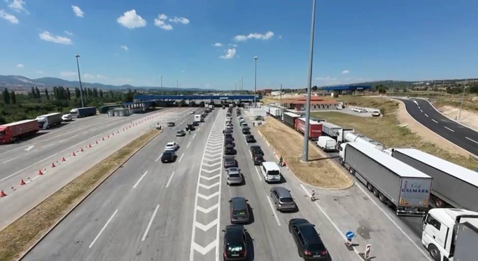 Najveća gužva na izlazu iz Srbije na Batrovcima, zadržavanja i na Šidu i Kelebiji