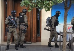 Policija opkolila zgradu u kojoj živi Aco Đukanović!