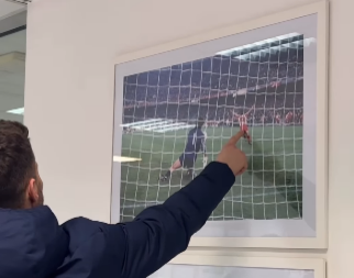 GEST KOJI JE ODUŠEVIO "DELIJE" Pogledajte reakciju Žirua kada je ugledao najvažniju sliku u istoriji Zvezde (VIDEO)