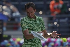 RUS DRŽAO ČAS TENISA Medvedev prvi finalista Dubaija