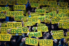 EPSKI SKANDAL U LIGI EVROPE Navijači Fenerbahčea napravili haos na tribini tokom meča sa Notingemom