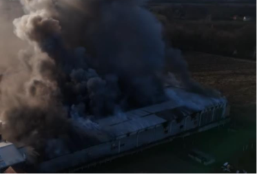 DRAMA U BRČKOM Gori fabrika, povređene voze u bolnicu