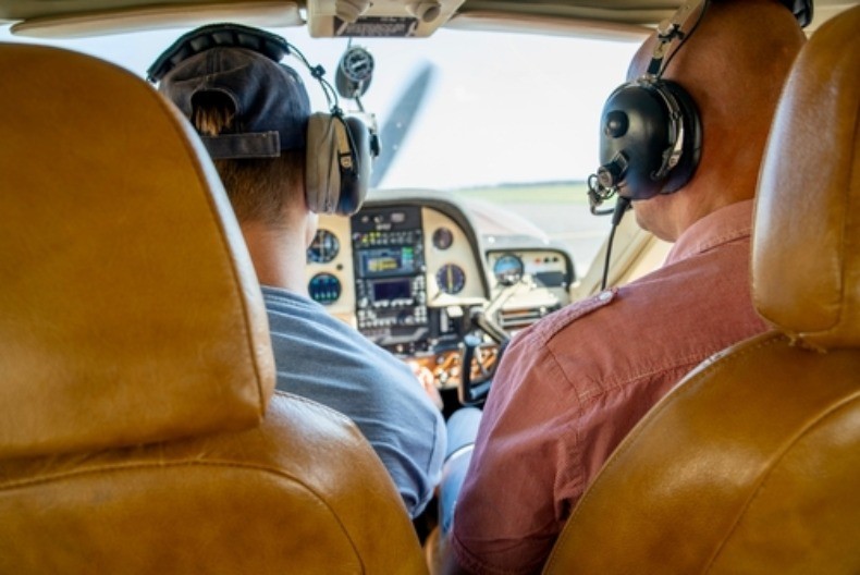 ŠOK U AVIONU Pilotu ostao uključen zvučnik - putnici zapanjeni onim što su čuli