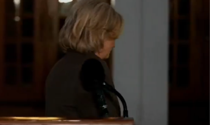 "ZAŠTO JE ONA BILA POZVANA NA VENČANJE?" Hilari naglo prekinula konferenciju nakon ovog pitanja (VIDEO)