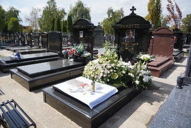 PEVAČICA NAKON GUBITKA BEBE STIGLA NA GODIŠNJI POMEN SAŠI Ne prestaje da plače