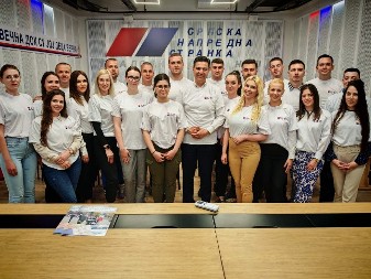 OMLADINA SNS NIŠ PORUČUJE DR MILIĆU: Je l Vas Baron zarazio "baronisanjem", pa obmanjujete javnost?