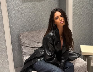 ĐINA DŽINOVIĆ U MINIJATURNOM BIKINIJU! Struk savršen, trbušnjaci ocrtani, menja poze i zavodi hot telom! (FOTO)