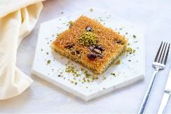 KADAIF KOCKE POSLASTICA KOJOJ NEMA RAVNE Hrskavi rezanci, bogati fil i mirisni sirup