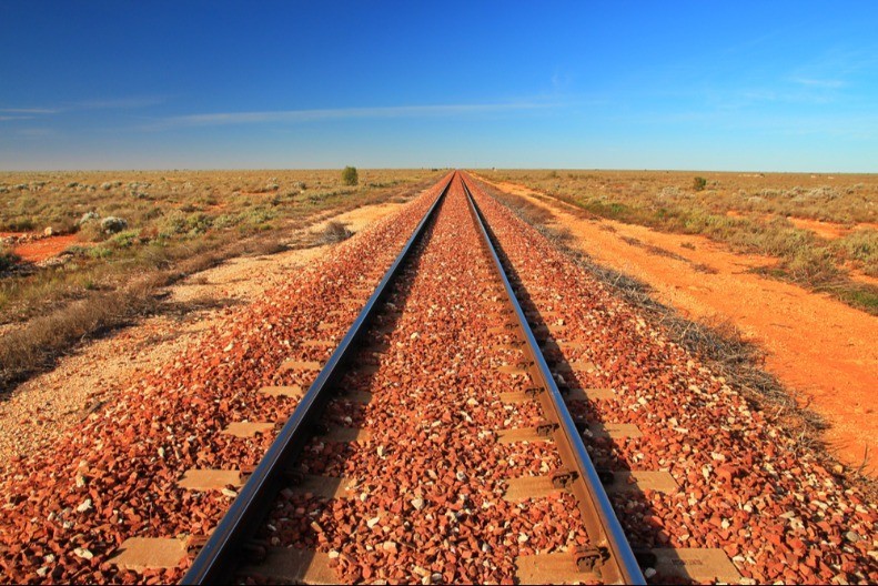 Pruga bez krivine - Ovako izgleda 500 kilometara fascinantne deonice (VIDEO)