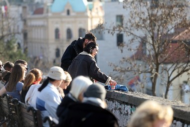 OD NULE DO 13 STEPENI Danas toplo i vetrovito, a evo u kojim delovima Srbije će padati ledena kiša