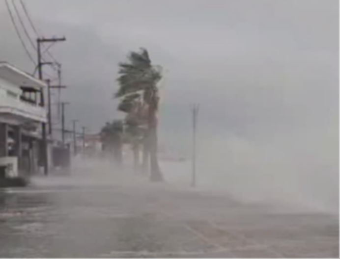 ŠOK SNIMCI IZ OMILJENOG LETOVALIŠTA U GRČKOJ Talasi "gutaju" omiljeno mesto Srba