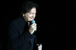 JEDINA PEVAČICA SA KOJOM ČOLA NE PRIČA VEĆ 40 GODINA Svi su mislili da su ljubavnici, a onda je usledila uvreda