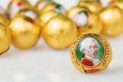 PRAVI POSLASTIČARSKI RAT U AUSTRIJI Svađaju se oko toga ko je izumeo Mocart kugle i sve je dospelo na sud - sada svi čekaju samo jedno