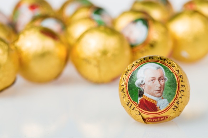 PRAVI POSLASTIČARSKI RAT U AUSTRIJI Svađaju se oko toga ko je izumeo Mocart kugle i sve je dospelo na sud - sada svi čekaju samo jedno