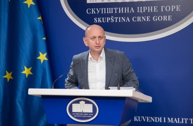 "S*KS AFERE U SPAJIĆEVOJ VLADI POSTALE OPŠTA STVAR" Knežević o novim snimcima: Mene tamo nema, niti sam im držao sveću