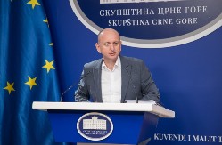 "S*KS AFERE U SPAJIĆEVOJ VLADI POSTALE OPŠTA STVAR" Knežević o novim snimcima: Mene tamo nema, niti sam im držao sveću