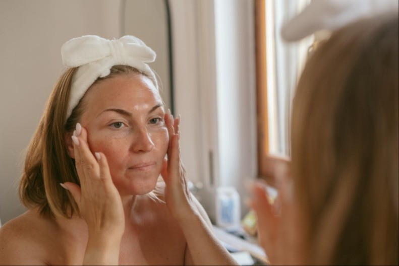 Zateže istog trenutka, a dinar nećete dati na skupe kreme: Pomešajte ovo kod kuće i namažite na lice, skida godine momentalno