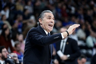 "NAŠ SKOR PROTIV OVE TROJICE MOMAKA JE..." Legendarni trener udario na srpske sudije posle poraza u Atini