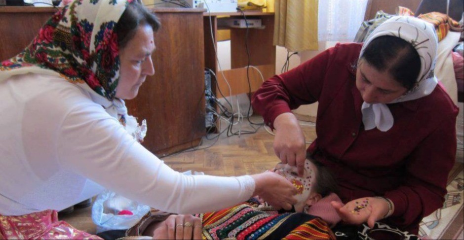 TAJNI SVADBENI OBIČAJ SA KOSOVA ŠOKIRAO SVET Veruje se da ovaj ritual štiti mladu od zlih sila!