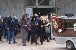 BETI ĐORĐEVIĆ NA VEČNI POČINAK ISPRAĆENA UZ BOLNE STIHOVE: "To je kraj moje tuge"