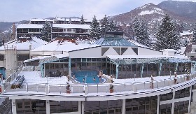 ZA CENU JEDNE KAFE – CEO DAN U BANJI Srbi masovno hrle na ovo mesto, noćenje džaba, a nema šta ne leči