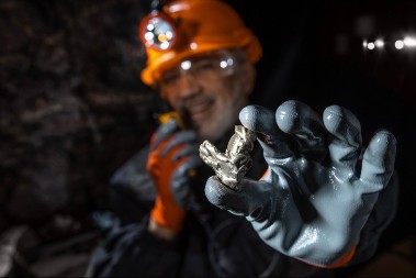 Svi žele kontrolu nad ovim ključnim resursima - zašto se svet otima oko zemnih metala