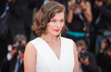 Ćerka Mile Jovović preslikana slavna mama: Zasenile lepotom na crvenom tepihu!