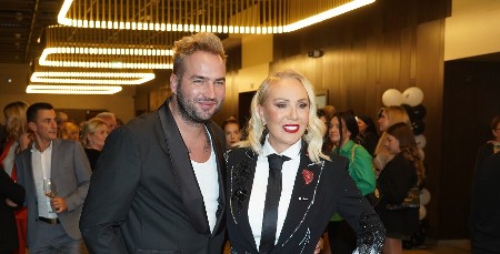 BRENIN DIZAJNER OPLEO PO KARLEUŠI: "Zbog poznate pevačice je prekinula saradnju!" 